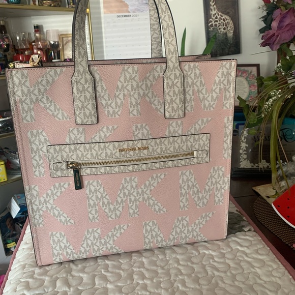 Michael Kors XL kenly tote - Picture 10 of 12